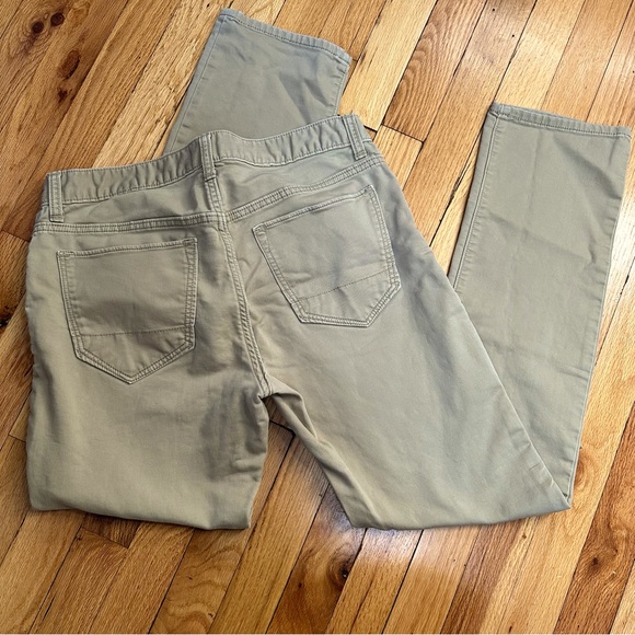 Banana Republic Traveler Pant (31/32 khaki) - Picture 2 of 4